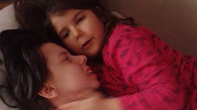 A intrat în comă în timpul travaliului, iar medicii nu-i mai dădeau nicio şansă. După 7 ani, MIRACOL