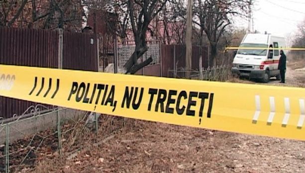 A săpat în curte şi a făcut o descoperire CUTREMURĂTOARE. Poliţia a pornit o anchetă