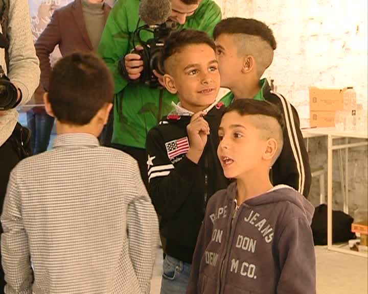 Cum arată viaţa copiilor care au trăit în Delta Văcăreşti - în fotografii făcute chiar de ei