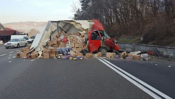 Accident pe Valea Oltului în această dimineață. Trafic îngreunat