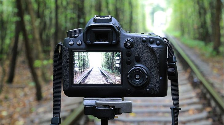 eMAG - TOP 6 cele mai ieftine aparate foto DSLR. Preturile incep de la 1.500 de lei