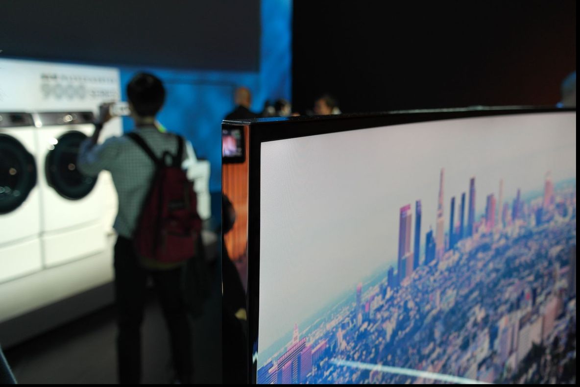 eMAG – Televizoare cu diagonala de peste 125 cm, preturi de la 1.400 de lei