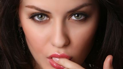 Femeile de foc din zodiac: iubirea lor te mistuie