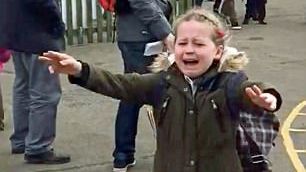 Reacţia emoţionantă a unei fetiţe, după ce şi-a revăzut tatăl! Momentul a devenit viral