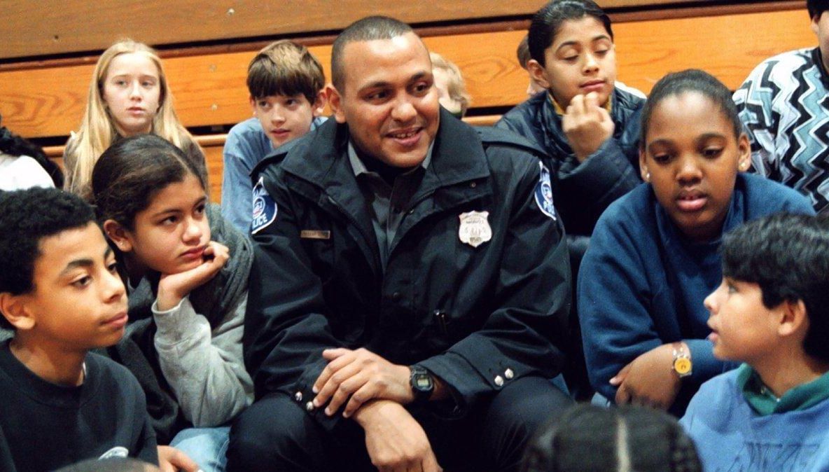 Polițist american confundat cu un suspect de terorism. Acesta a fost izolat pe aeroport fără vină