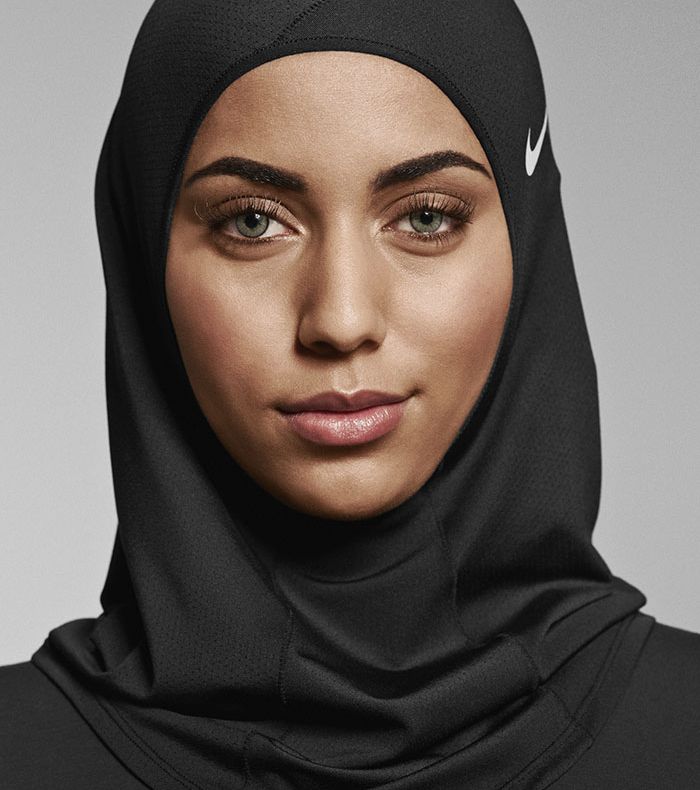 MESAJUL primit de femeile din Iran care nu poartă hijabul în mașină. Cât de departe merge regimul de la Teheran