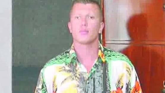 Un interlop român a obosit să tot fugă şi să nu fie găsit, aşa că s-a predat