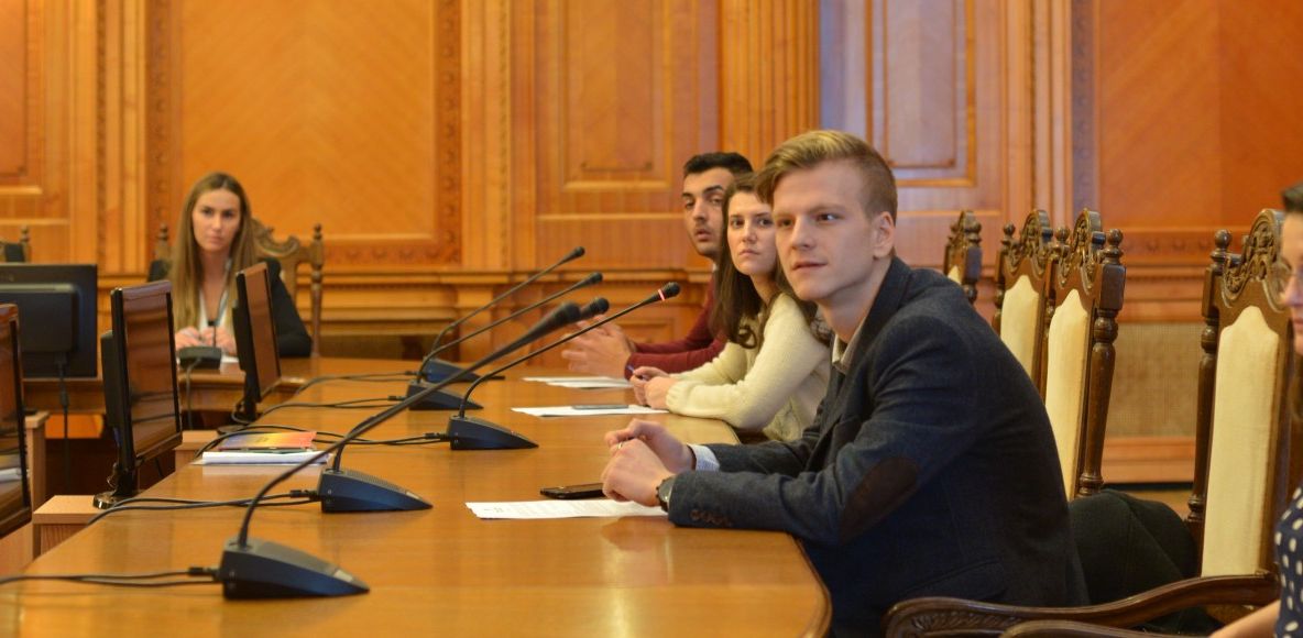 Internship la Camera Deputaţilor, pentru studenţii care vor să supravegheze activitatea aleşilor 