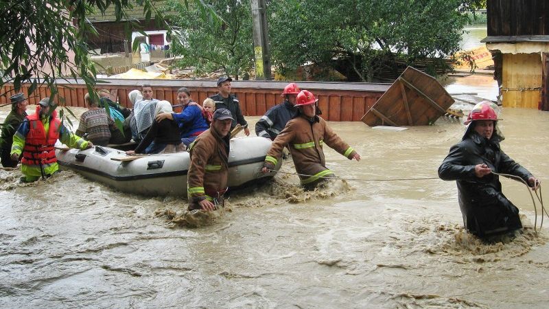 Avertizare meteo: duminică este COD GALBEN de inundații până la miezul nopții