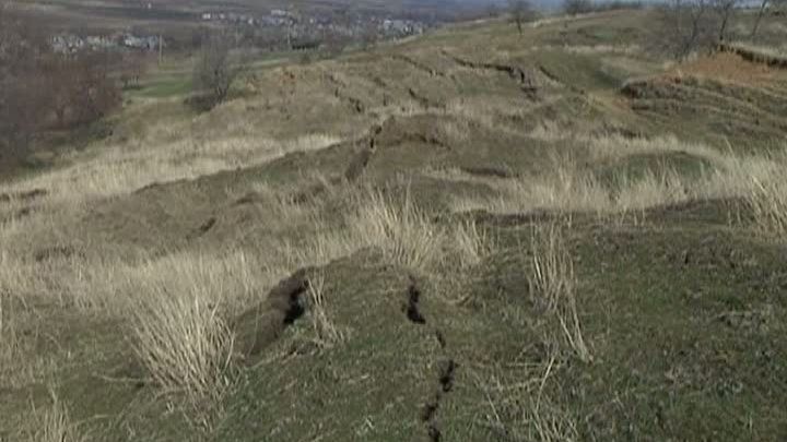 Fenomenul înspăimântător care amenință un sat din Galați