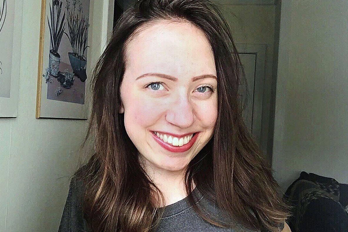 O boală rară face să i se dezvolte un al doilea schelet. Ce suferință cumplită are această femeie