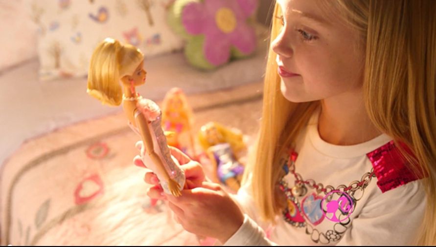 Coșmarul părinților. Cum a reușit o fetiță să cumpere produse de sute de dolari cu banii mamei