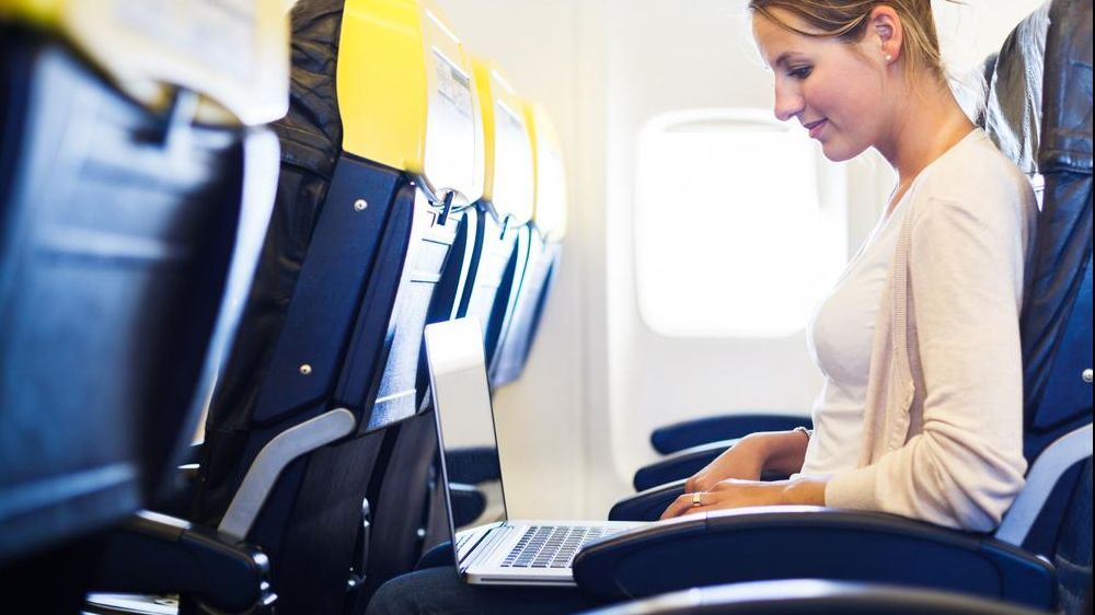 Decizie de ultimă oră. Cetățenii acestor țări nu vor mai avea voie cu laptopul în avion