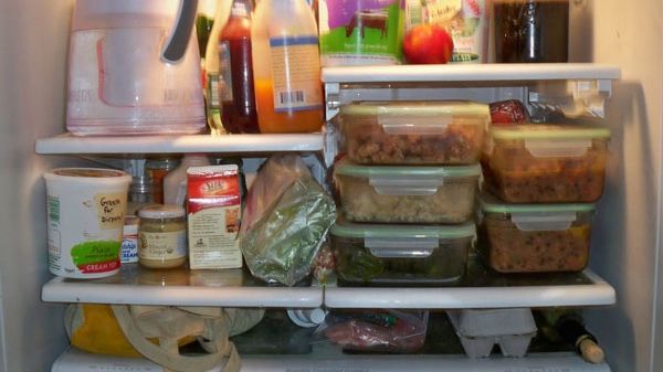 Cum se păstrează în mod corect mâncarea reîncâlzită şi după cât timp o aruncăm