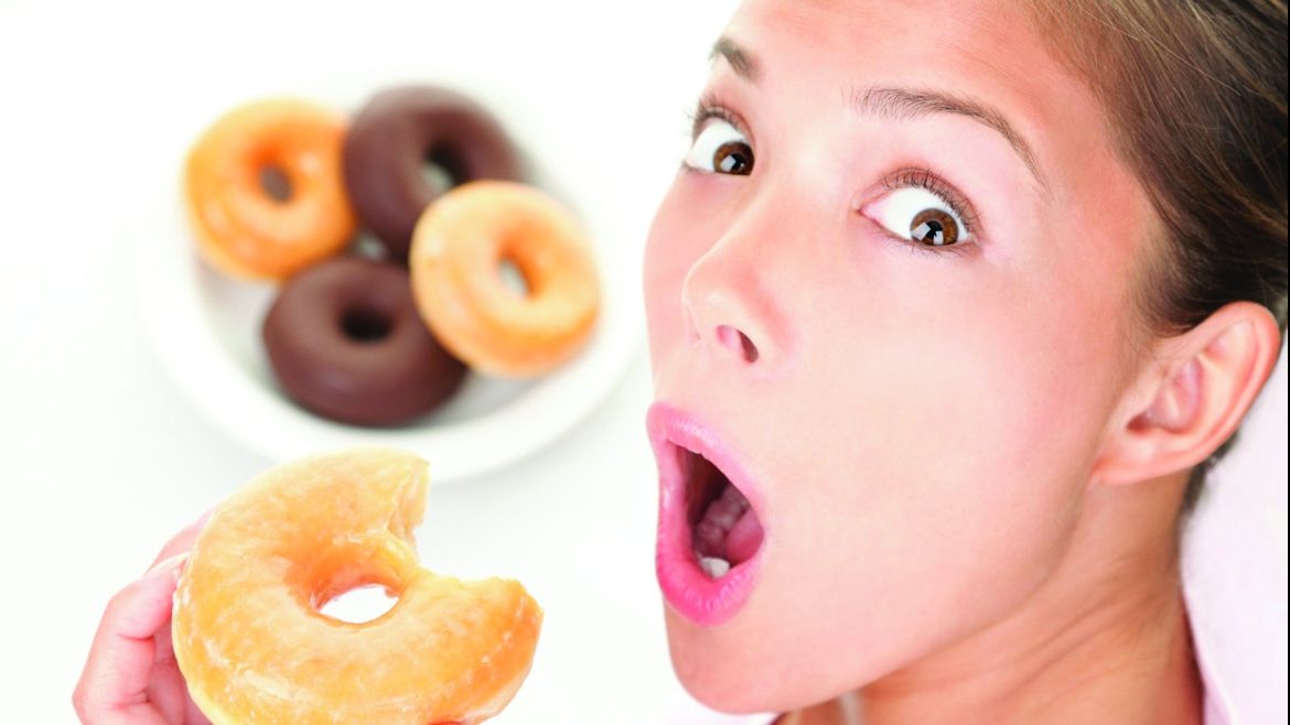 Cea mai mare greșeală pe care o faci când mănânci. Te îngrașă în fiecare zi