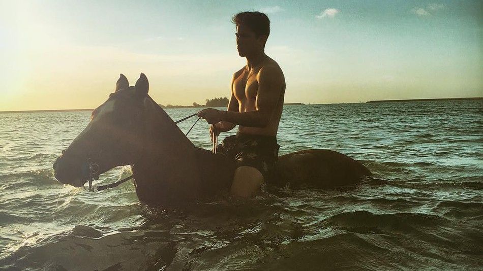 Prinţul Harry e istorie! Prinţul din Brunei face furori pe reţelelele sociale 