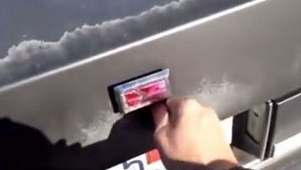 Și-a lăsat mașina în parcare câteva ore. Când s-a întors, a leșinat. Cine era în ea