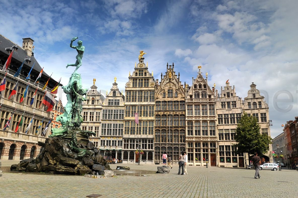 Un bărbat care încerca să intre cu mașina în mulțime, arestat în Belgia