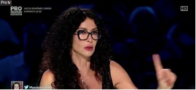 Cum arată dansatorul pe care Mihaela Rădulescu l-a rugat să se dezbrace, în direct la TV