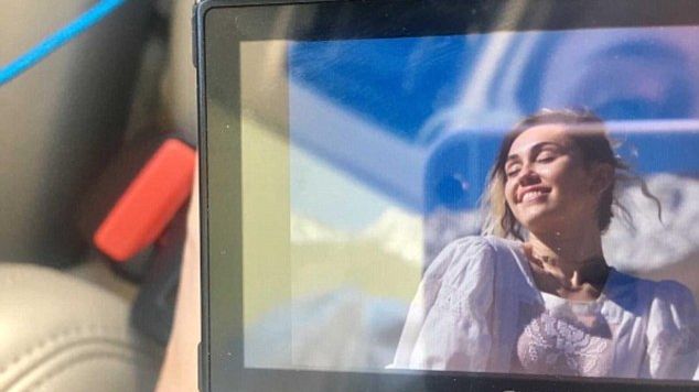 Veste bombă! Tatăl unei celebre cântărețe lasă să se înțeleagă că fiica lui s-a căsătorit în secret