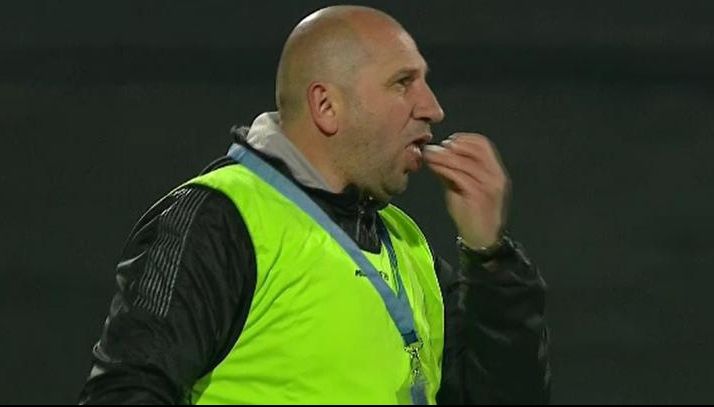 Ce a făcut Vasile Miriuţă în timpul meciului cu Astra. Cum a fost surprins de camerele TV. Ce mânca