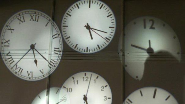 De ce vor unii oameni să se SINUCIDĂ când se trece la ora de vară. Ce se întâmplă în corpul uman