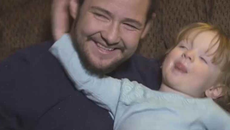 Povestea cutremurătoare a bărbatului care a NĂSCUT. Cum a fost posibil acest lucru