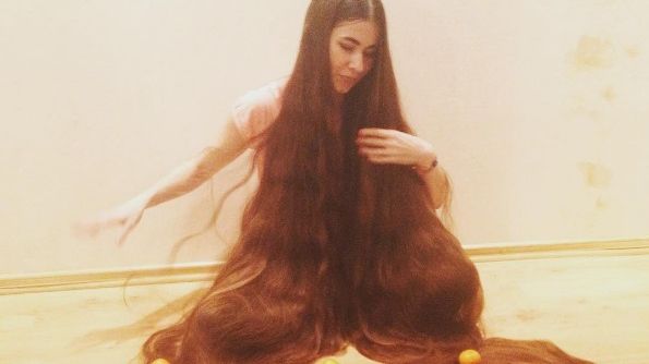 Uimitor! Ea este femeia cu cel mai lung păr din lume. Ce eforturi face să și-l îngrijească
