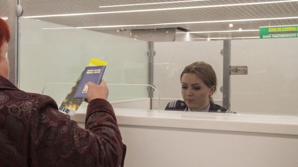 Descoperire neaşteptată în aeroport. Au fost găsite cu paşapoarte greceşti 