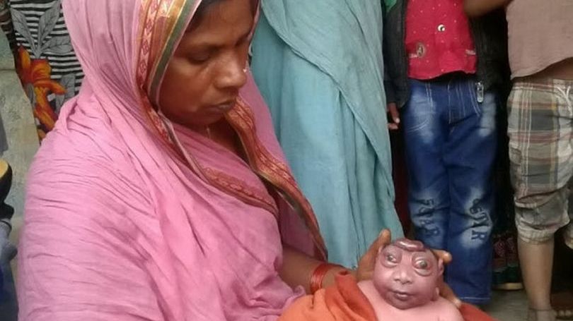 A dat naştere unui "extraterestru". Mama lui a renunţat la el, dar localnicii îl venerează