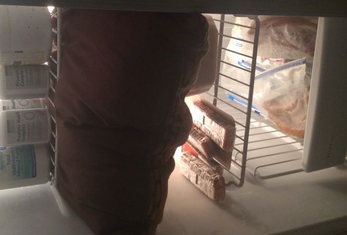 Truc neştiut. De ce e bine să pui perna la frigider 