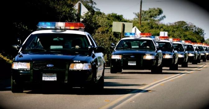 A cumpărat o maşină de la poliţie. A desfăcut-o bucăţi, iar ce a găsit în portieră l-a ÎMBOGĂŢIT