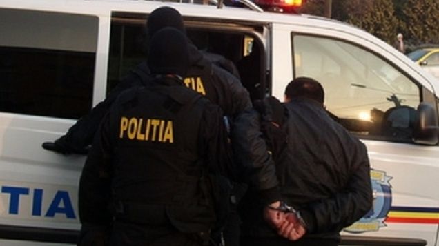 JAF într-un autobuz din Bucureşti. Doi bărbaţi au atacat un bătrân de 77 de ani. Ce i-au furat