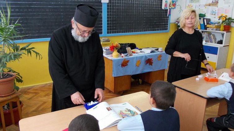 Patriarhia intervine în scandalul privind ora de RELIGIE din școli