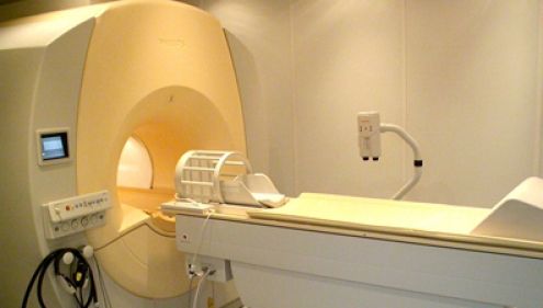 Mii de bolnavi pe liste de aşteptare pentru RMN în toată ţara.Unii dintre ei, programaţi PESTE UN AN