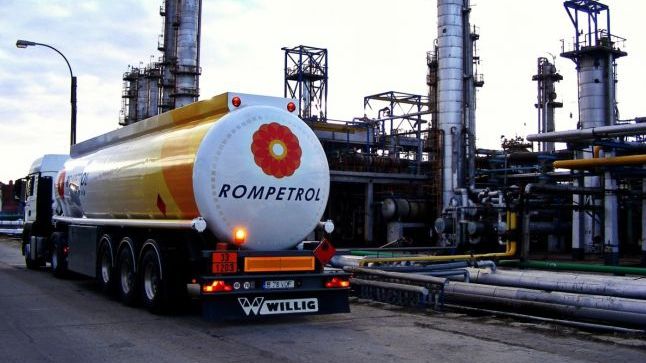 Rompetrol a luat credit de 531 de milioane de dolari ca să plătească un altul de 435 de milioane. Restul spune că îi investește