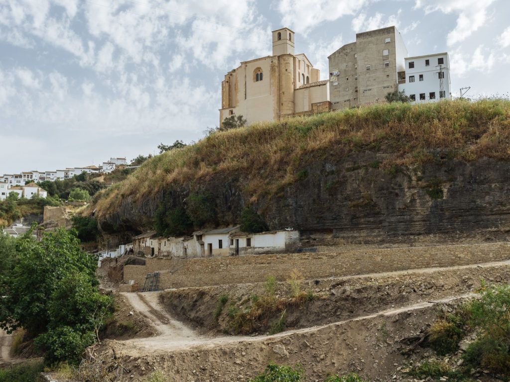 Cum arată localitatea situată sub pietre. Imagini spectaculoase 