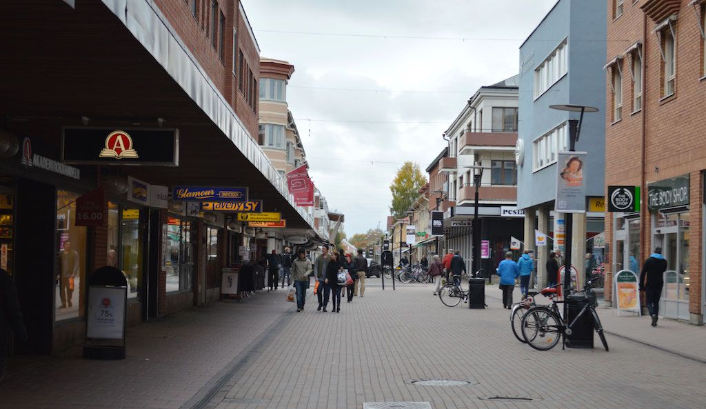 Un oraș-bijuterie din Suedia a fost invadat de cerșetori din Sibiu. De necrezut ce au făcut suedezii