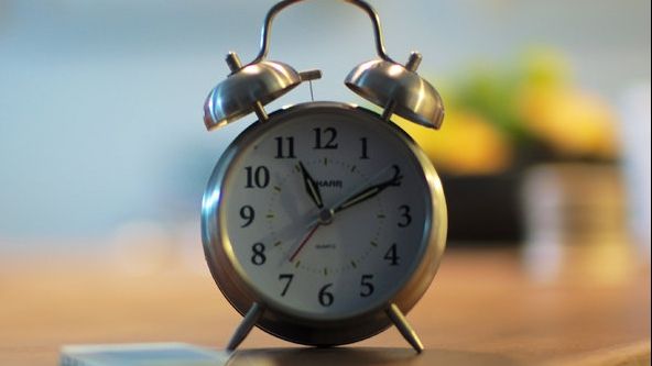 În câte minute ar trebui să adormi. Ce boală poți avea dacă îți ia mai mult sau mai puțin de atât