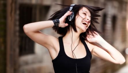 Uluitor! Tânără condamnată la închisoare din cauza piesei preferate