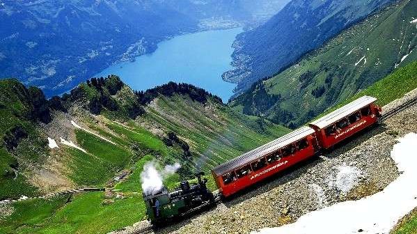 Tinerii de 18 ani ar putea călători GRATUIT în Europa cu trenul