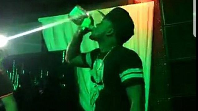 Un tânăr a murit într-un club, după ce a băut o sticlă întreagă de tequila