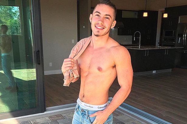 Transformare incredibilă. Cum arăta acest bărbat acum câțiva ani