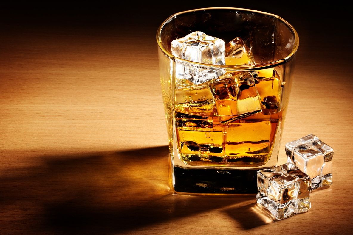 Beneficiile miraculoase ale consumului de whisky! Cum te poate ajuta să pierzi kilogramele în plus