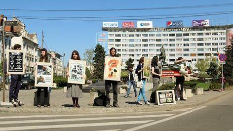 Veganii, revoltați de tăierea mielor de Paște. Au ieșit să protesteze la Cluj