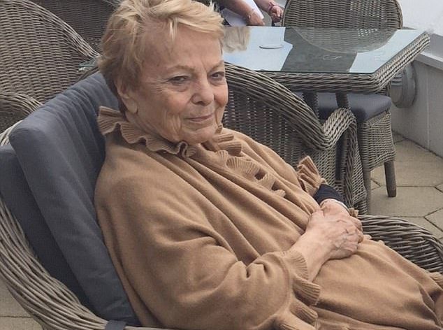 O pasageră de 87 de ani a fost umilită în avion. Ce compensație incredibilă a primit