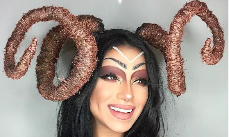 Ea e guru în make-up, regina degizărilor pe Instagram.S-a machiat în look-ul specific fiecărei zodii