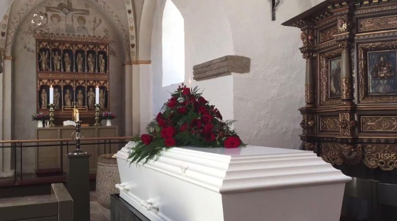 Mergeau să-şi înmormânteze copilul. S-a auzit un ciocănit din SICRIU.Au ridicat capacul şi... ŞOCANT