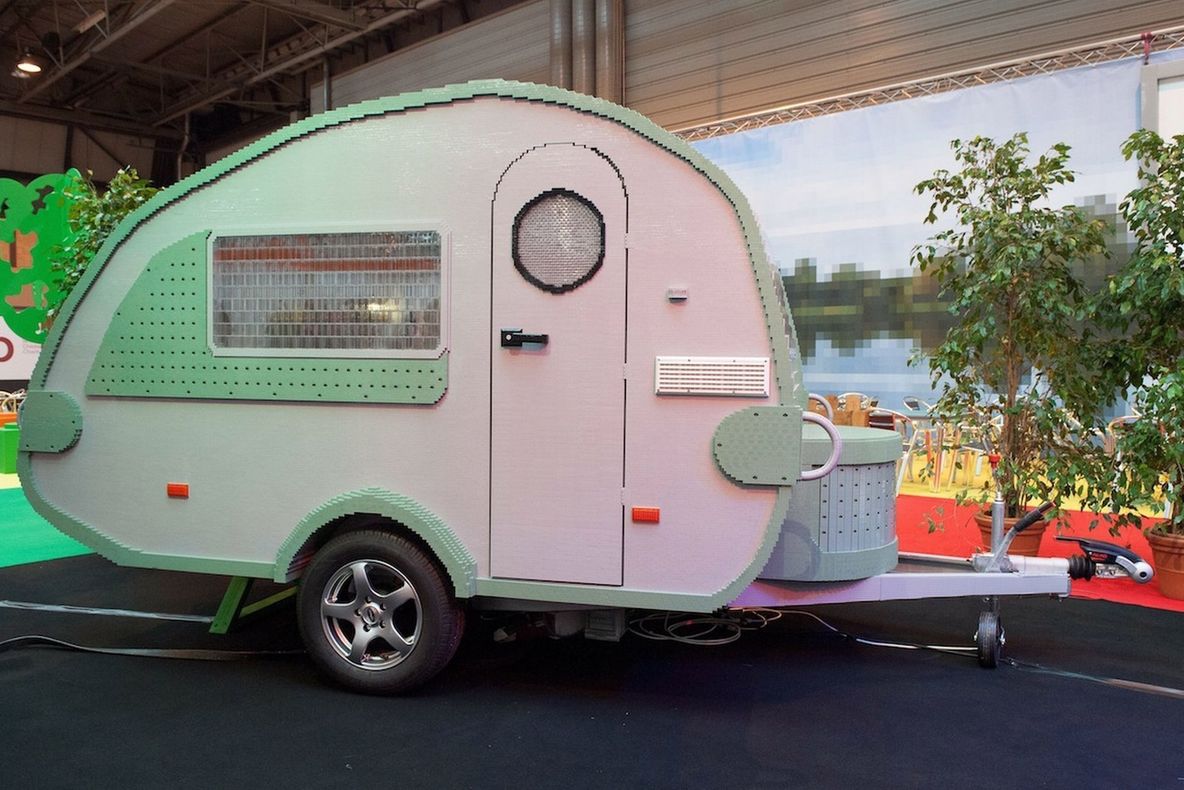 A construit o rulotă în mărime naturală numai din piese Lego. Interiorul este absolut impresionant