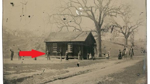 Acum privești cea mai scumpă fotografie din istorie. Recunoști cine este în poză?